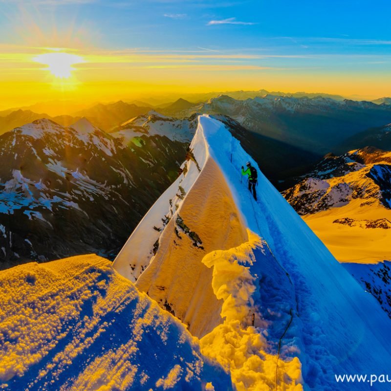 Österreich Seven Summits  – Großglockner bei Sonnenaufgang am Gipfel 3798 m